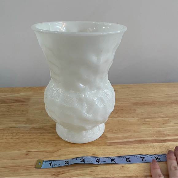 Vintage Large Snowball Milk Glass Vase - Picture 4 of 5